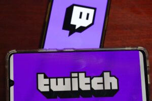 Logo Twitch su smartphone